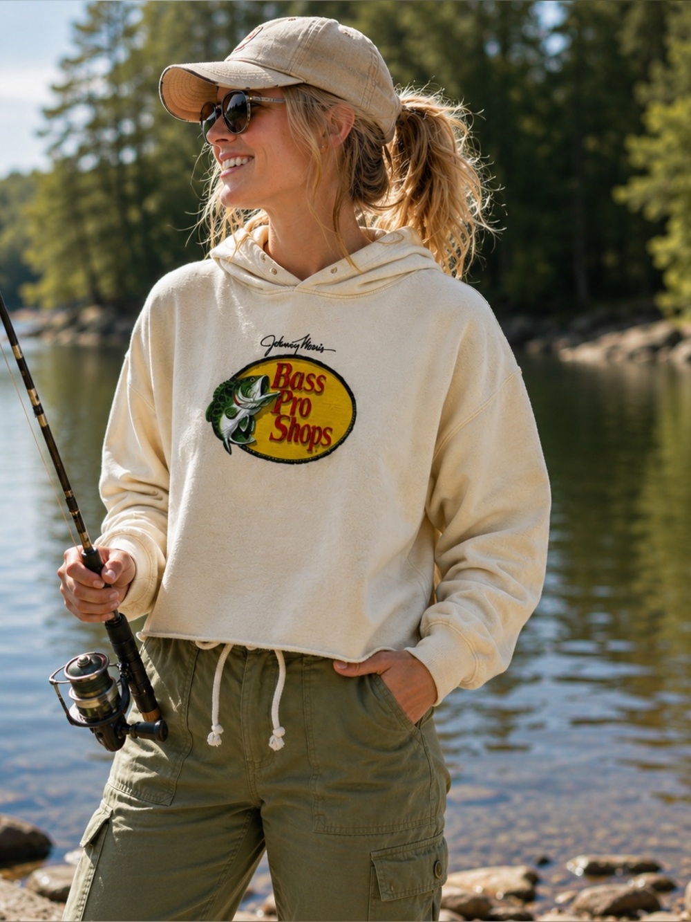Vintage Y2K Cropped Bass Pro Shops Johnny Morris Cream Fishing Graphic Small